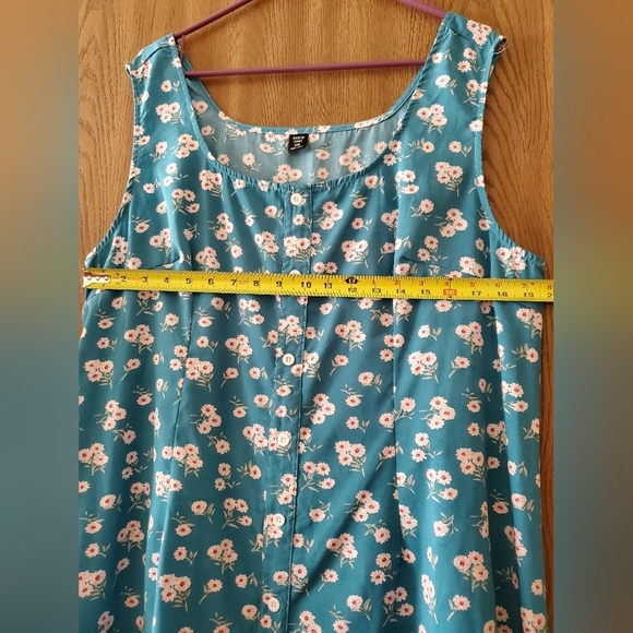 SHEIN Sleevless Floral Daisy Dress - Picture 8 of 9